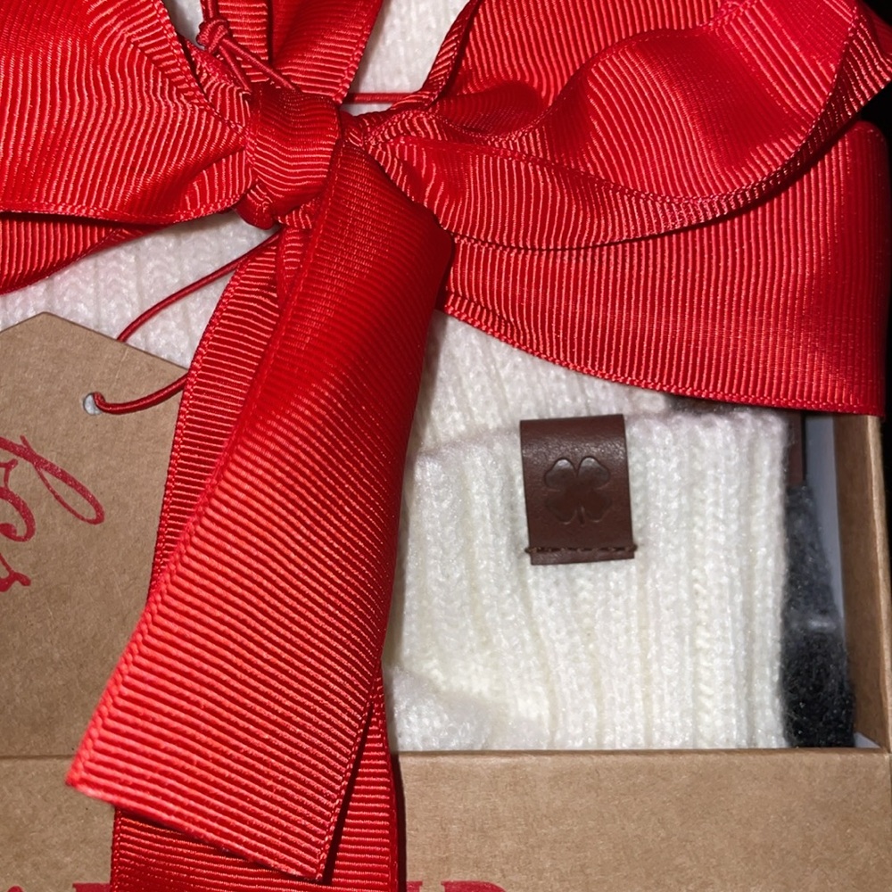 NIB Lucky Brand Ladies Hat & Scarf Set. - Picture 4 of 7
